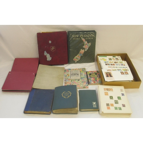 823 - Collection of c20th British/International stamps and FDCs in 21 albums/folders and loose