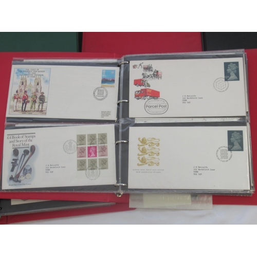 823 - Collection of c20th British/International stamps and FDCs in 21 albums/folders and loose