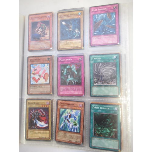 1454 - Collection of Yu-Gi-Oh! trading cards loose and in a folder (approx. 490)