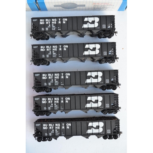 1152 - Collection of HO gauge American rolling stock models to include Walthers Canadian National 61' wood ... 