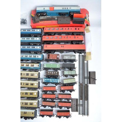 1153 - Extensive collection of previously used OO gauge models, mostly Hornby to include coaches, rolling s... 