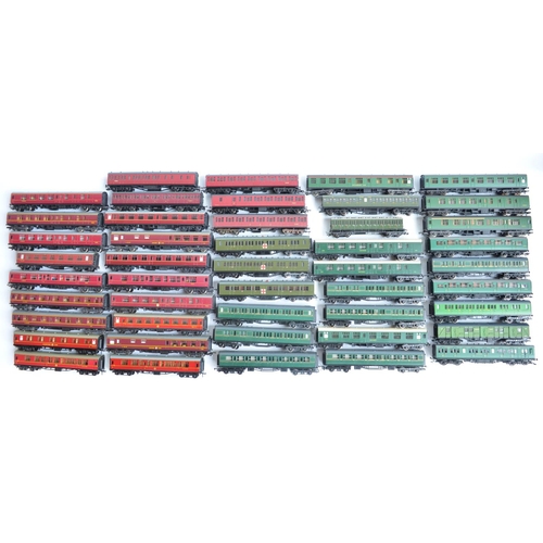 1154 - Collection of unboxed previously run OO gauge railway coaches from Triang, Hornby, Hornby Dublo, Bac... 