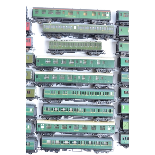 1154 - Collection of unboxed previously run OO gauge railway coaches from Triang, Hornby, Hornby Dublo, Bac... 