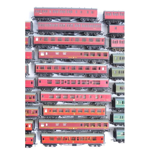 1154 - Collection of unboxed previously run OO gauge railway coaches from Triang, Hornby, Hornby Dublo, Bac... 