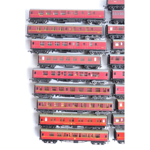 1154 - Collection of unboxed previously run OO gauge railway coaches from Triang, Hornby, Hornby Dublo, Bac... 