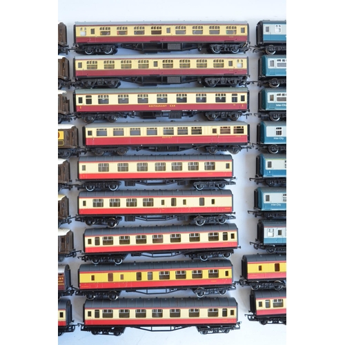 1156 - Collection of unboxed previously run OO gauge railway coaches to include InterCity, crimson and crea... 