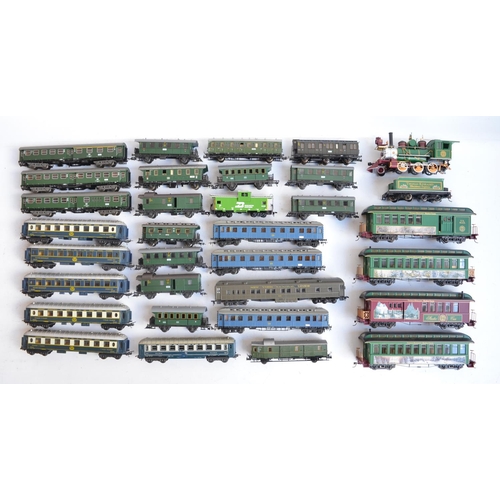 1157 - Collection of unboxed previously run HO gauge railway coaches from Fleischmann, Trix, Lima, Roco etc... 