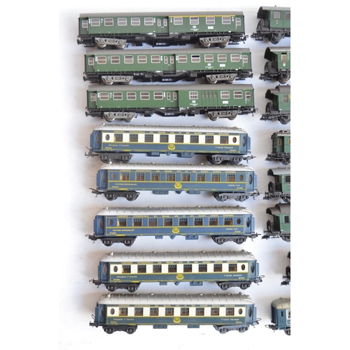 1157 - Collection of unboxed previously run HO gauge railway coaches from Fleischmann, Trix, Lima, Roco etc... 