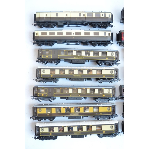 1158 - Collection of unboxed OO gauge railway coaches from Hornby, Airfix and Grafar to include Pullman coa... 