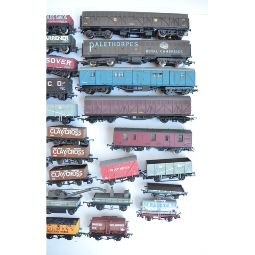 1159 - Collection of unboxed previously used OO gauge goods wagons from Hornby, Grafar, Mainline, Lima, Tri... 