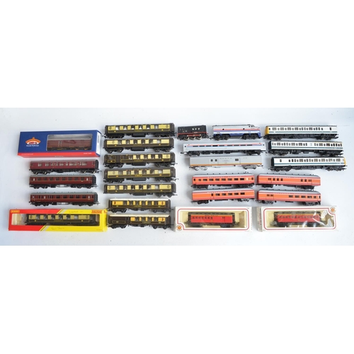 1161 - Collection of mostly unboxed OO/HO gauge railway models to include Lima Class 117 3-car DMU in BR wh... 