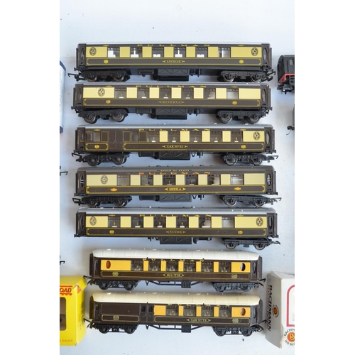 1161 - Collection of mostly unboxed OO/HO gauge railway models to include Lima Class 117 3-car DMU in BR wh... 