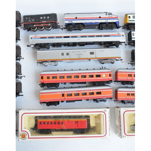 1161 - Collection of mostly unboxed OO/HO gauge railway models to include Lima Class 117 3-car DMU in BR wh... 