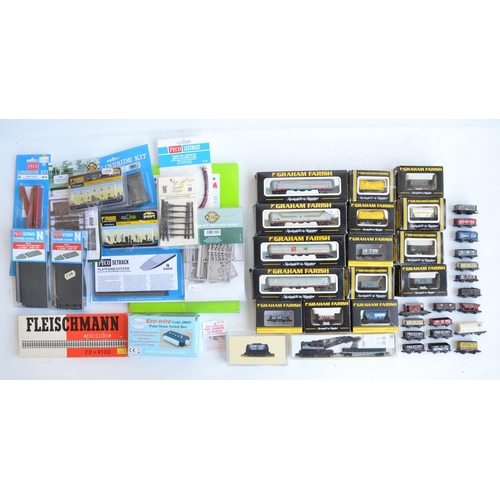 1164 - Collection of N gauge goods wagons and accessories to include 17 boxed wagons, mostly from Graham Fa... 