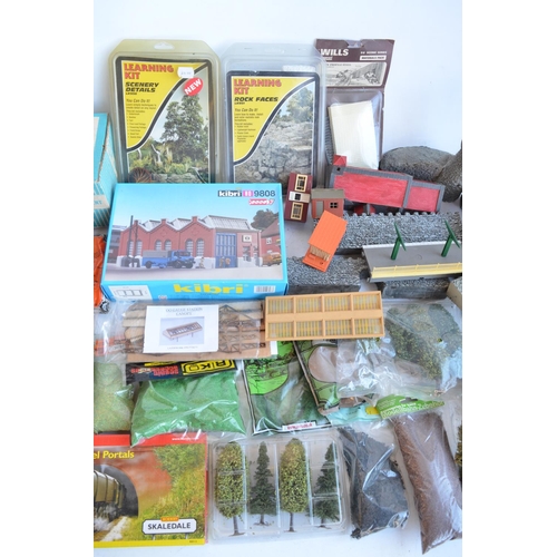 1172 - Collection of OO/HO gauge railway scenic accessories, power controllers, buildings etc and a Lima OO... 