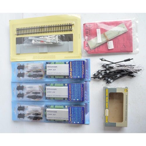 1173 - Collection of model railway accessories to include digital train controllers, Hornby Rolling Road, O... 