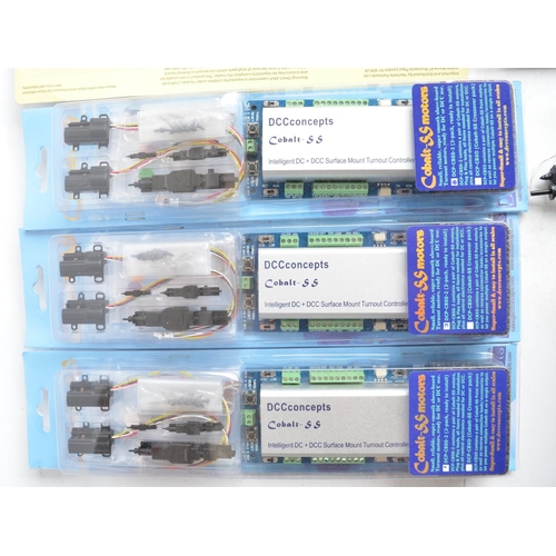 1173 - Collection of model railway accessories to include digital train controllers, Hornby Rolling Road, O... 