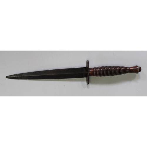 351 - Fairbairn-Sykes WWII period 3rd pattern . Copper plated zinc alloy grip, large brass domed pommel nu... 