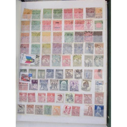 830 - 5 albums cont. c20th stamps from Australia, Italy, Yemen, Liberia, Pakistan, Mexico, etc.