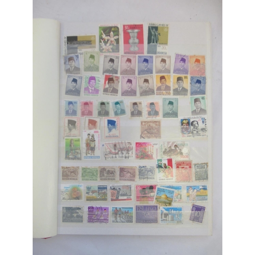 834 - 6 folders cont. c20th stamps from South Africa, Malta, Gibralta, Bahamas, Paraguay, etc.