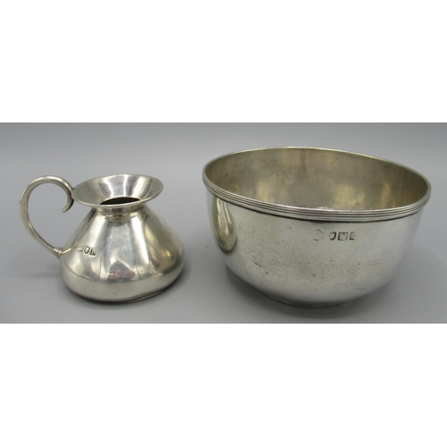 104 - Edwardian silver sugar bowl with plain body and a ribbed boarder, by Carrington & Co, London, 1901, ... 