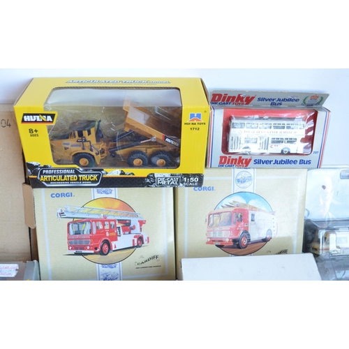 1220 - Collection of diecast model vehicles, various manufacturers and scales to include Lledo Vanguards (s... 