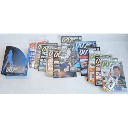 1232 - James Bond collection to include magazines and magazine syndicated diecast models, 3x IMC playsets (... 