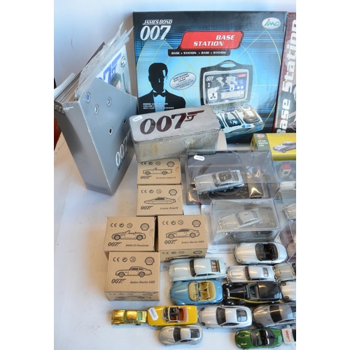 1232 - James Bond collection to include magazines and magazine syndicated diecast models, 3x IMC playsets (... 