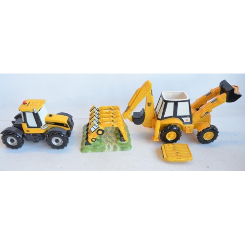 1235 - Collection of JCB themed models to include 1/32 scale Britain's licence built gold plated 414S Farm ... 