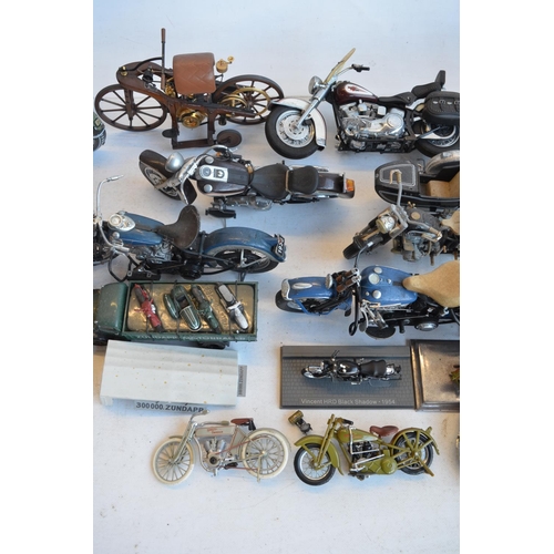 1239 - Collection of scale static motorbike models, various scales and manufacturers to include Franklin Mi... 