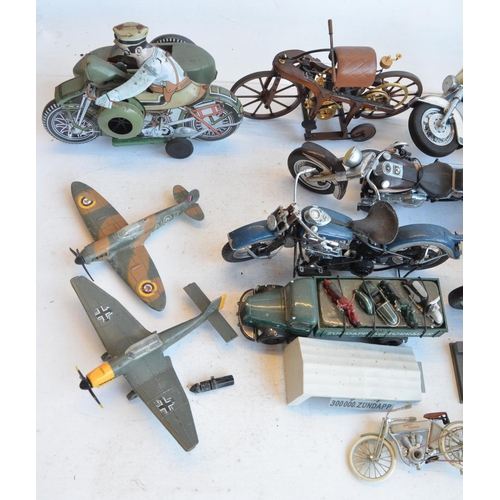 1239 - Collection of scale static motorbike models, various scales and manufacturers to include Franklin Mi... 