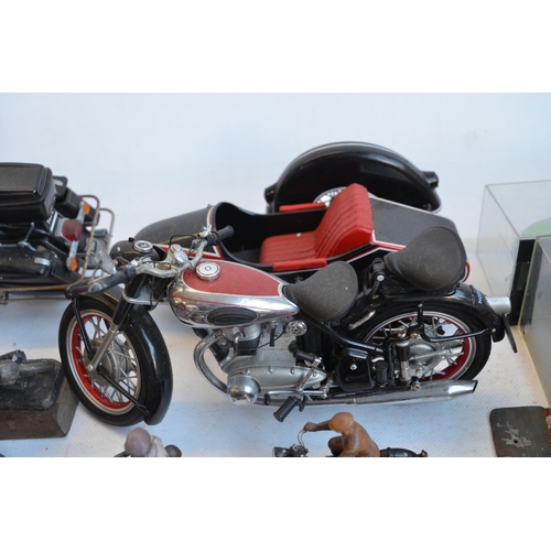 1239 - Collection of scale static motorbike models, various scales and manufacturers to include Franklin Mi... 