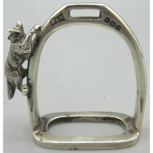 118 - C20th silver napkin ring in the form of a stirrup and fox by Walker & Hall, Birmingham 1947, 0.9ozt