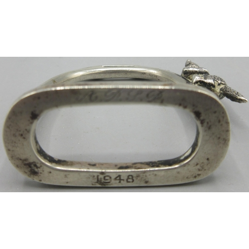 118 - C20th silver napkin ring in the form of a stirrup and fox by Walker & Hall, Birmingham 1947, 0.9ozt