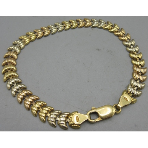 282 - 18ct multitoned gold bracelet with crescent moon links, stamped 750, L21cm, 9.7g