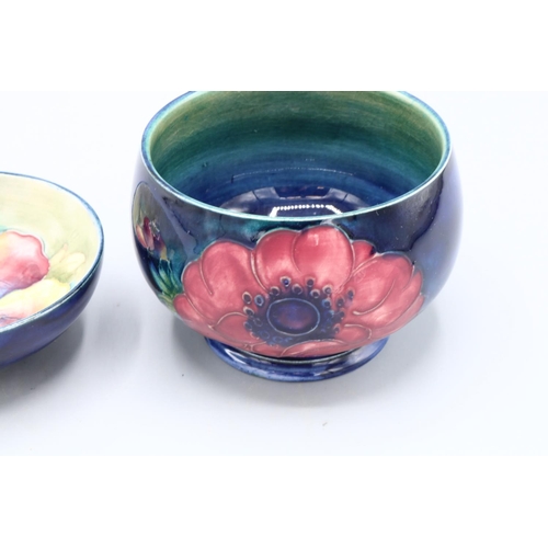 714 - Moorcroft Pottery, Hibiscus pattern pin dish and Anemone pattern sugar bowl, both D9cm (2)