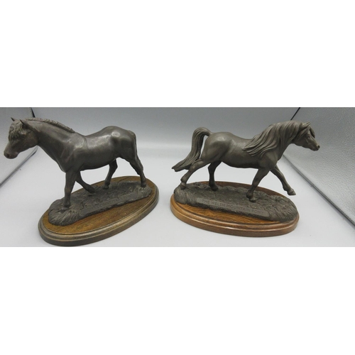 99 - Heredities bronze resin figures: 'Connemara Pony' and 'Welsh Pony', with plinths, max. H15cm