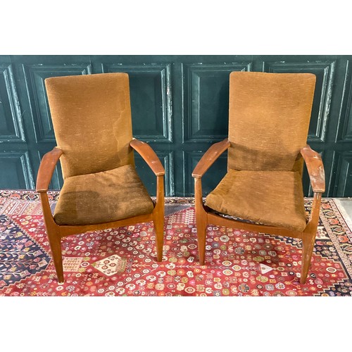 647 - Phil Daniels Collection - Pair of mid 20th century Parker Knoll model PK 988-1026 arm chairs with or... 