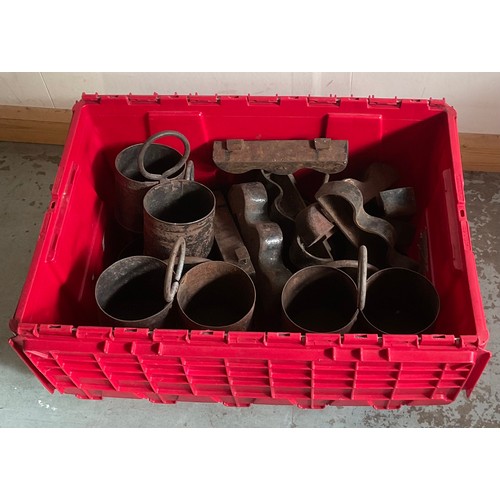 789 - Collection of metalware, including vintage double and quad storage pots and metal molds (2)