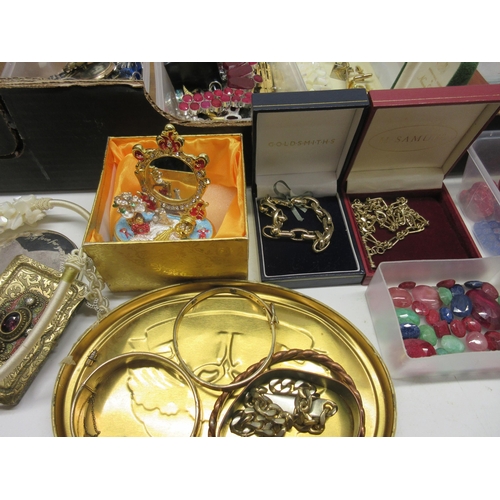 181 - Collection of costume jewellery to include, yellow metal T bar belcher chain, gold plated bangles & ... 