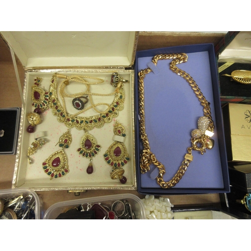 181 - Collection of costume jewellery to include, yellow metal T bar belcher chain, gold plated bangles & ... 