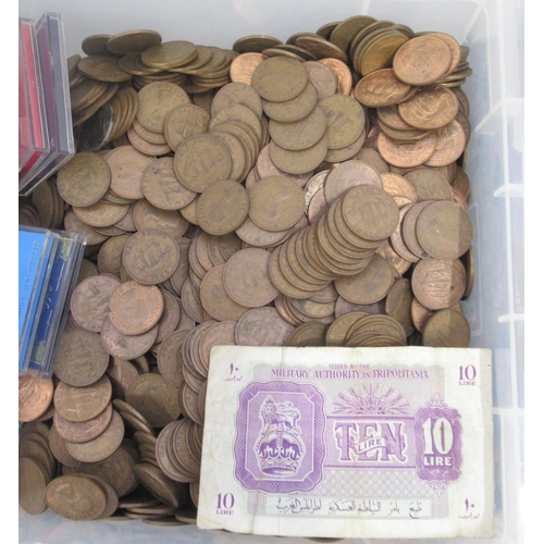 777 - Collection of C20th GB pennies, & half pennies, collection of post-1947 shillings, crowns, six pence... 