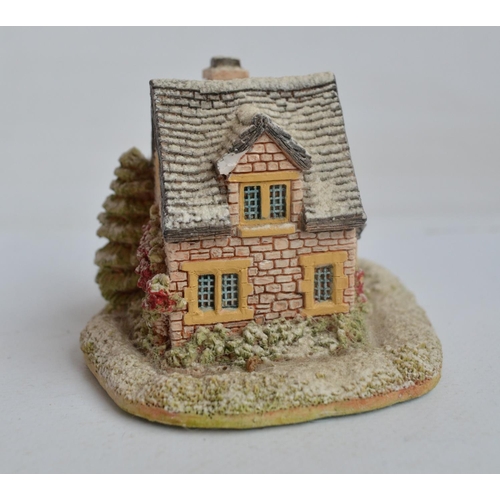 346 - Nine winter themed Lilliput Lane cottages to include The Star Inn, Chestnut Cottage, Hollytree House... 