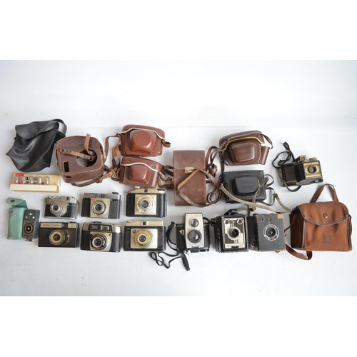 377 - Collection of vintage film cameras and cases to include Conway, Diadem, Kodak Brownie Reflex 20, Ben... 