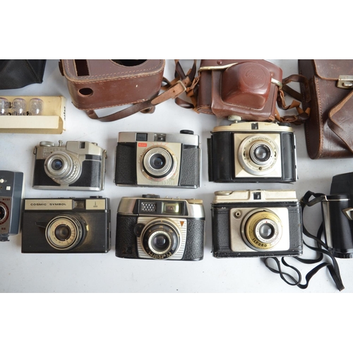 377 - Collection of vintage film cameras and cases to include Conway, Diadem, Kodak Brownie Reflex 20, Ben... 