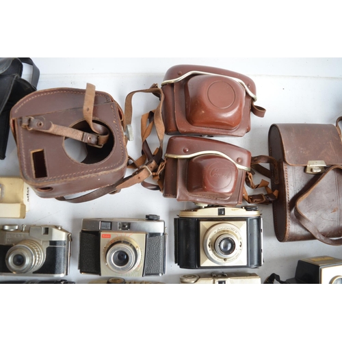 377 - Collection of vintage film cameras and cases to include Conway, Diadem, Kodak Brownie Reflex 20, Ben... 