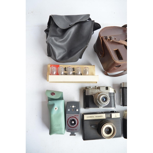 377 - Collection of vintage film cameras and cases to include Conway, Diadem, Kodak Brownie Reflex 20, Ben... 