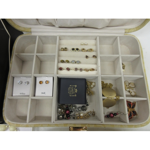 63 - Collection of costume and silver jewellery incl silver charm bracelet, pendants, qty of earrings, co... 