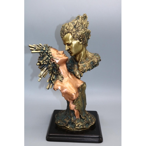 174B - Modern resin metal effect model of two lovers, H35cm