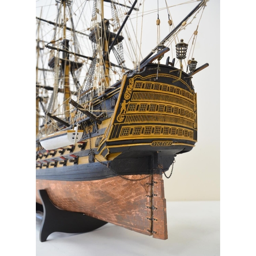 1322 - Large well built and finished wooden plank on frame 1/84 scale HMS Victory, model with an exceptiona... 